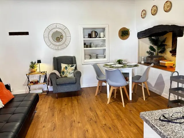 Sala com a lareira antiga